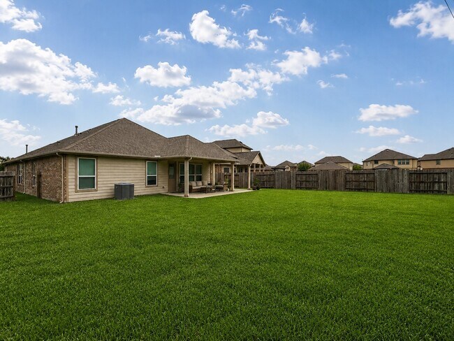 Building Photo - 3318 Regal Park Ln