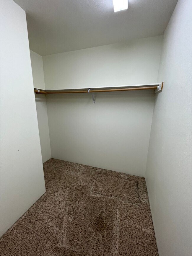 Building Photo - East Medford 3 Bedroom 2 Bathroom w/Large 2 car garage - Single Level