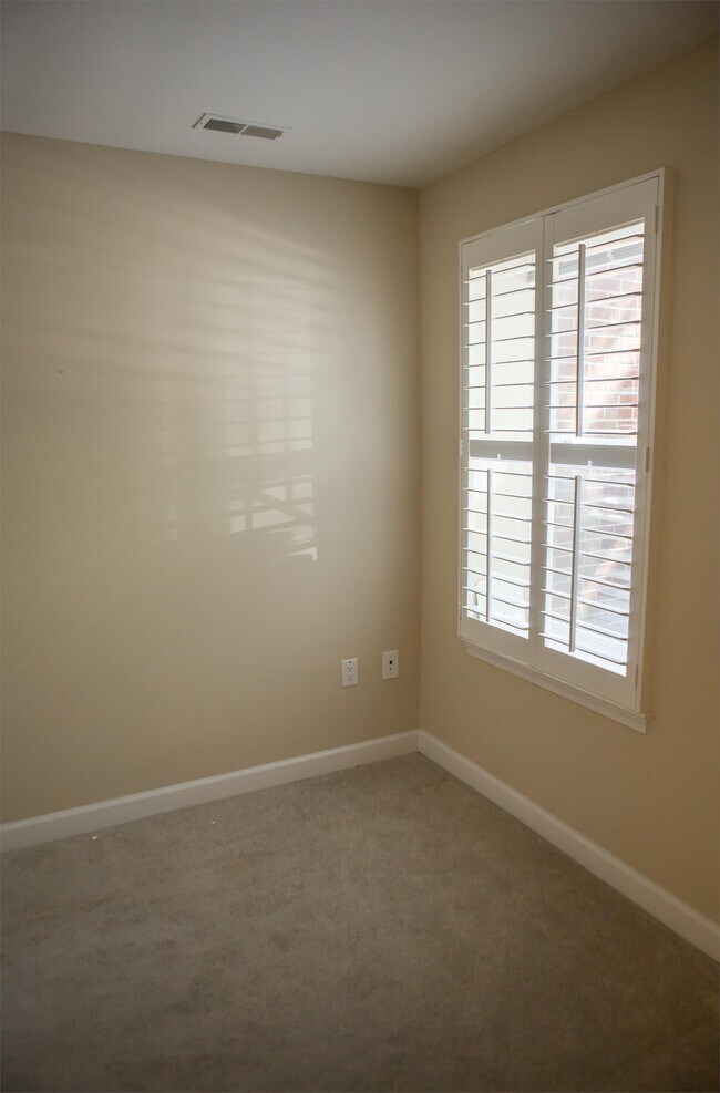 Building Photo - 2517 Sayles Pl SE