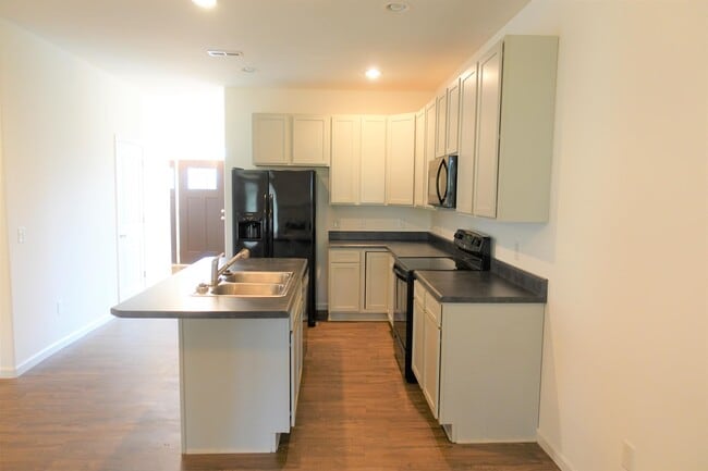 Building Photo - 176 Bur Oak Dr