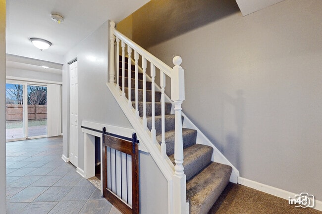 Building Photo - 239 Capitol Dr