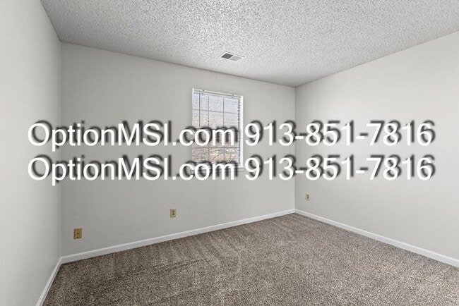 Building Photo - Minutes from KU MED~