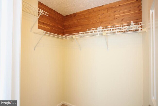 Building Photo - 408 Fleece Flower Dr