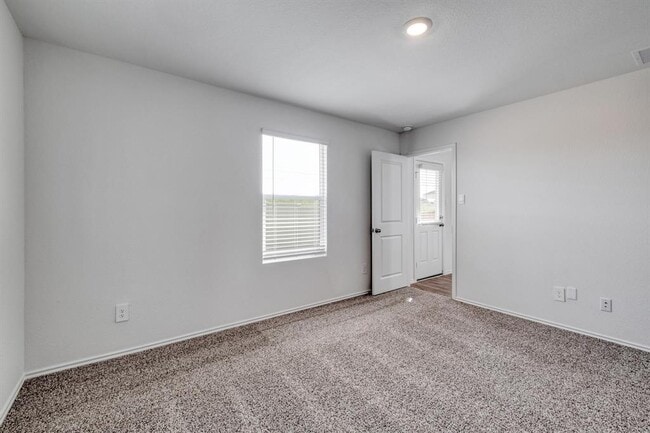 Building Photo - 346 Bull Lake Cir