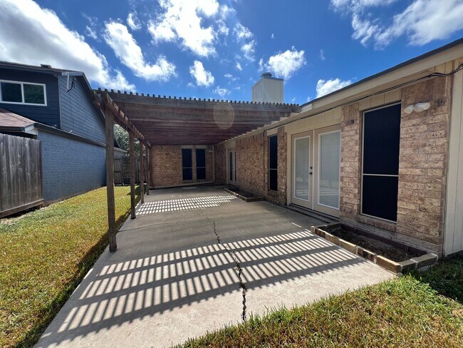 Building Photo - 5318 Crossridge Dr