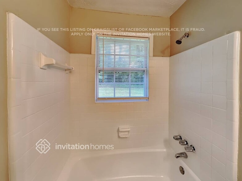 Building Photo - 5675 Elmtree Dr