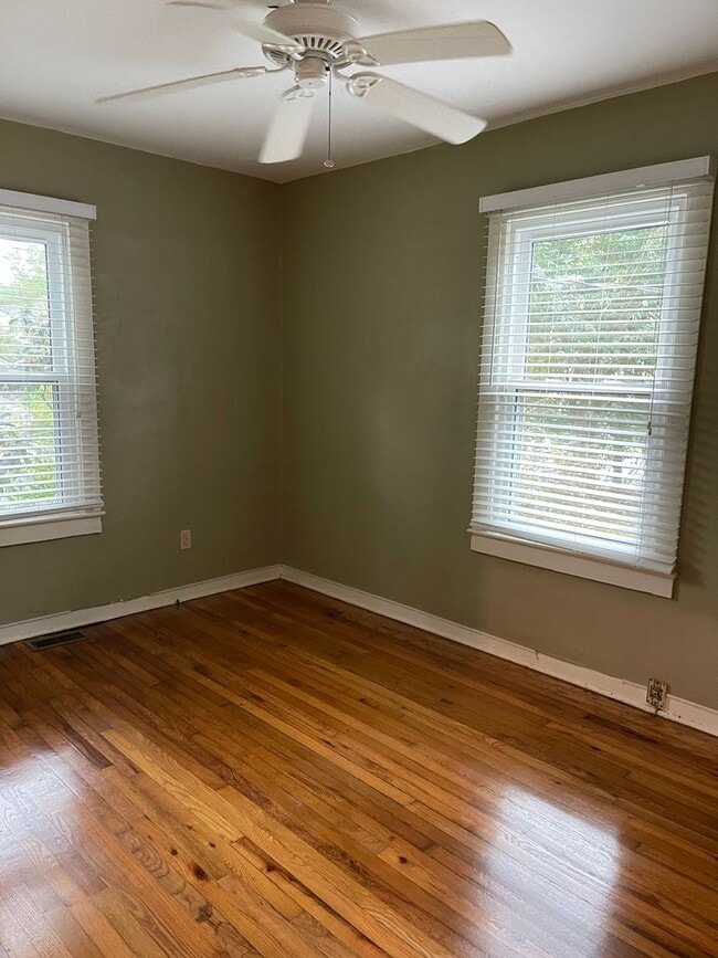 Building Photo - Charming 2 bed 1 bath home