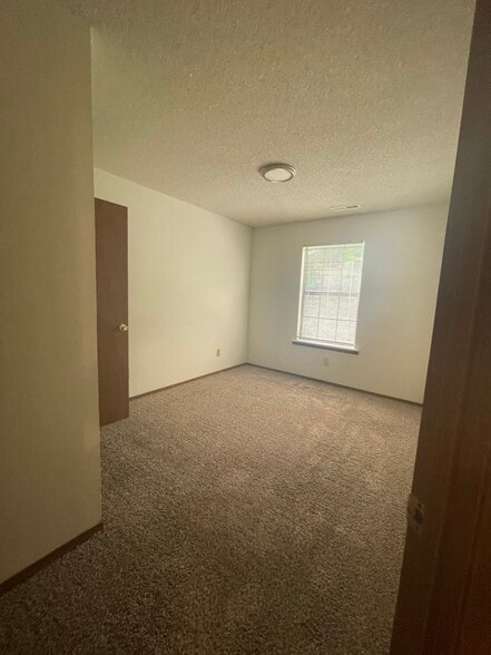 Building Photo - 220 Mount Hope Ct