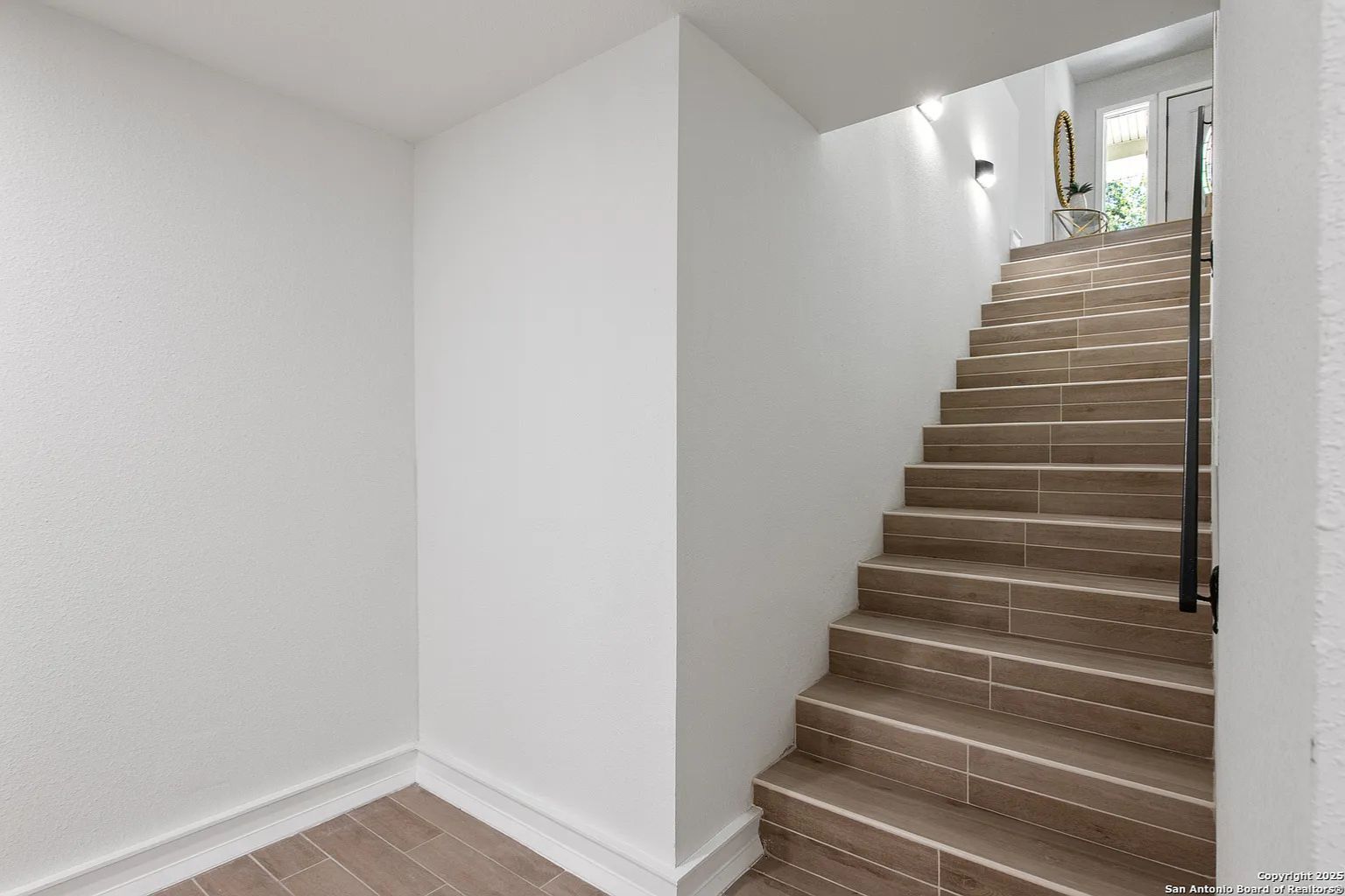 Building Photo - 123 E Brandon