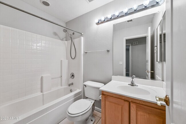 Building Photo - 4728 E South Fork Dr