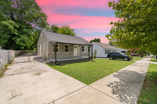 Building Photo - 2624 Woodbine Ave