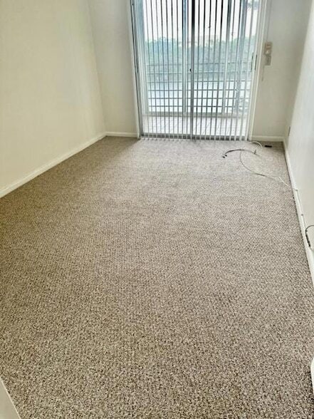 Building Photo - 3063 Ainslie Dr