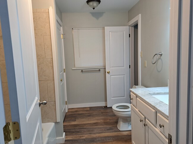 Building Photo - 6123 Cougar Dr