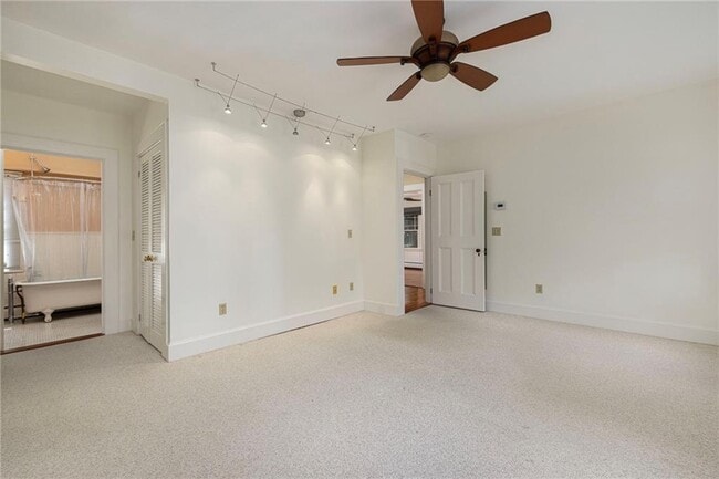 Building Photo - 107 Old Beach Rd