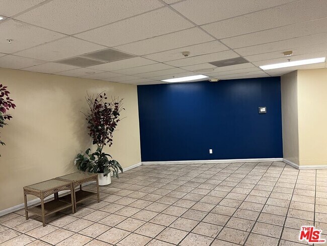 Building Photo - 12375 Osborne Pl