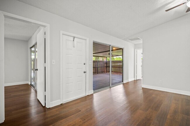 Building Photo - Newly remodeled 2 bedroom, 2 bathroom home...