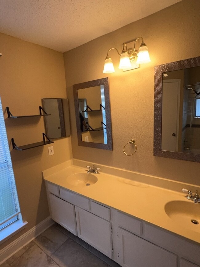 Building Photo - 7702 Tierra Verde Dr
