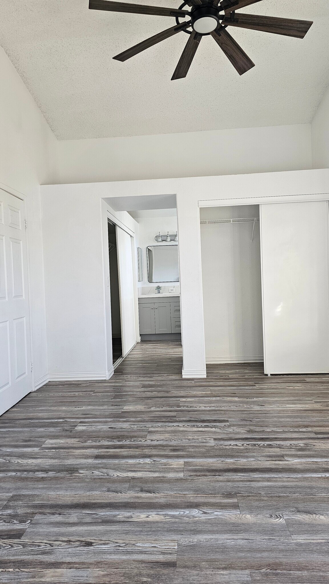 Building Photo - 2229 Goldhill Way