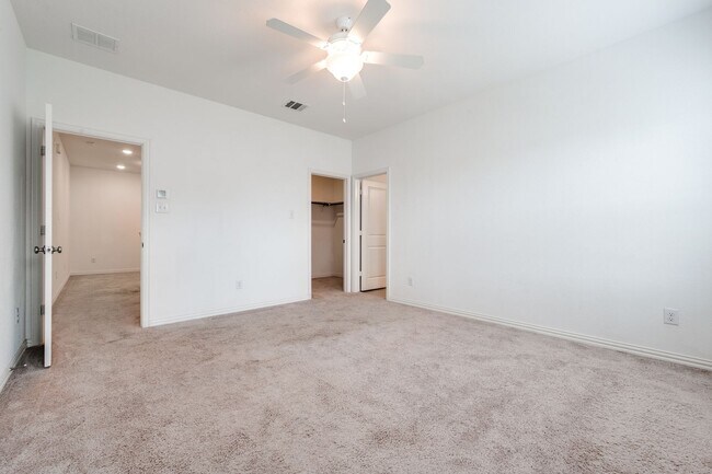 Building Photo - 9912 Schramm St