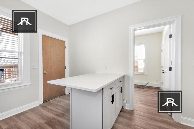 Building Photo - 3 bedroom in Boston MA 02127