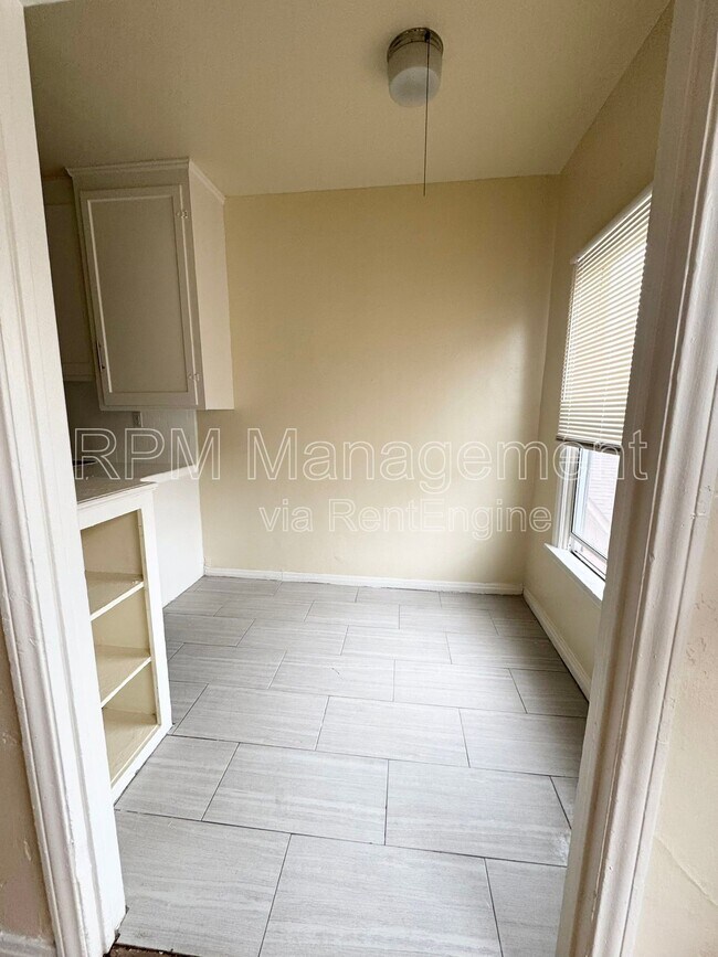 Building Photo - 1154 Normandie Ave