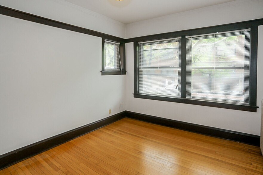 Building Photo - 3501 N Greenview Ave