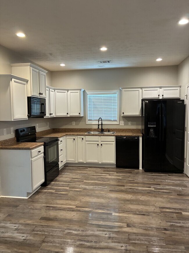 Building Photo - 20 Mill pond Ct