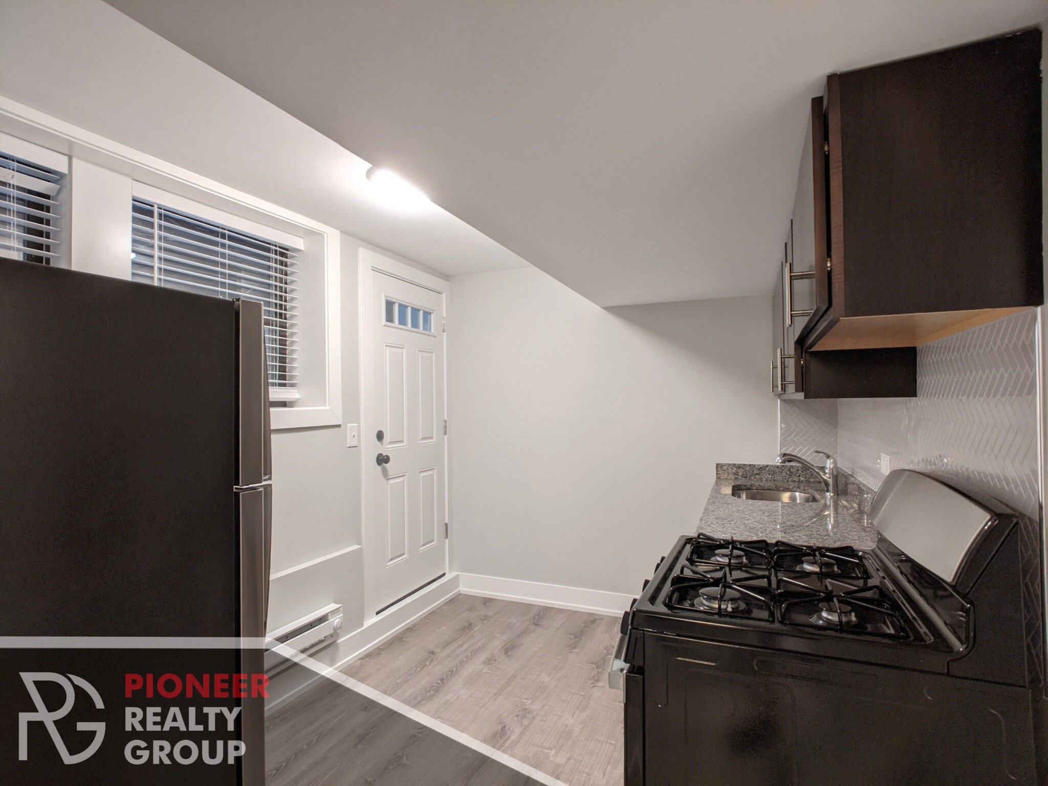 Building Photo - 4409 N Wolcott Ave