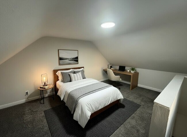 Building Photo - 2BR + Den Home with Private Backyard in Germantown