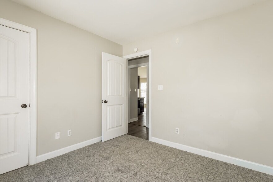 Building Photo - 8213 Park Pike