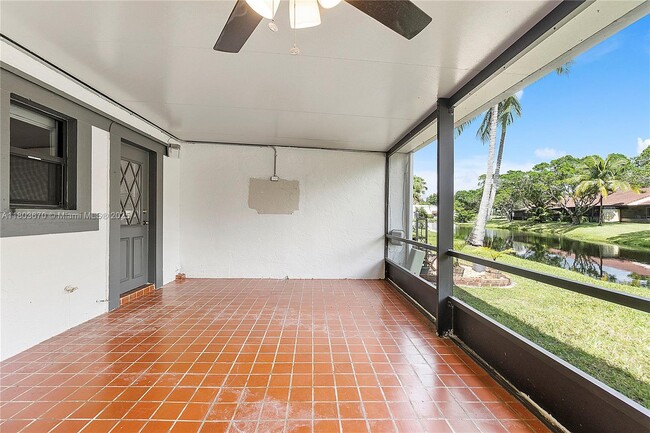 Building Photo - 398 Fern Dr