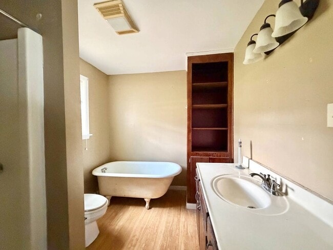 Building Photo - 218 North St