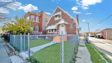 Building Photo - 3143 W 53rd Pl