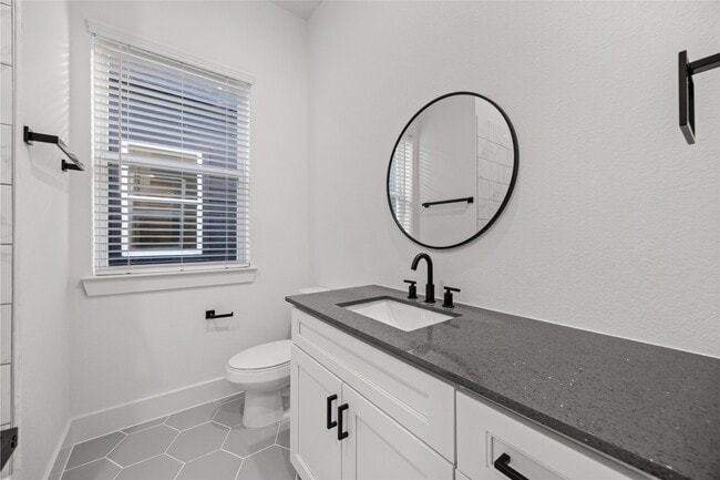 Building Photo - 14105 W Forest Dr