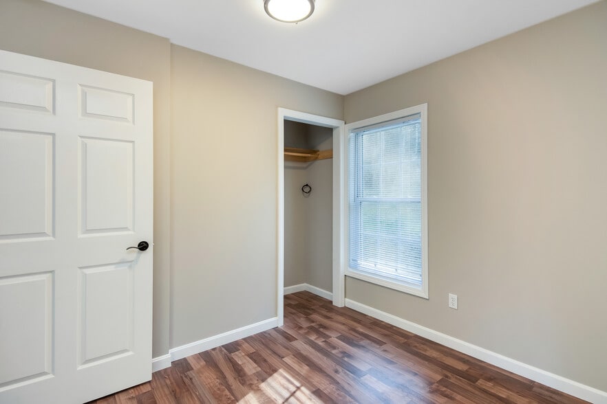 Building Photo - 293 Craig Ln