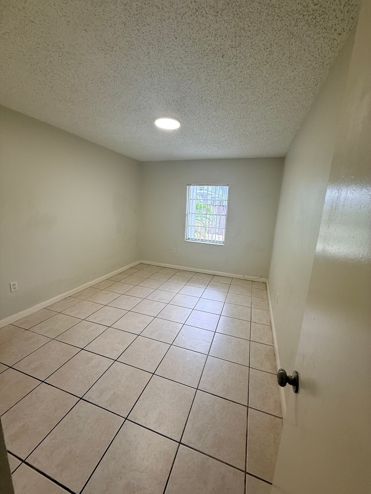Building Photo - 9611 SW 77th Ave
