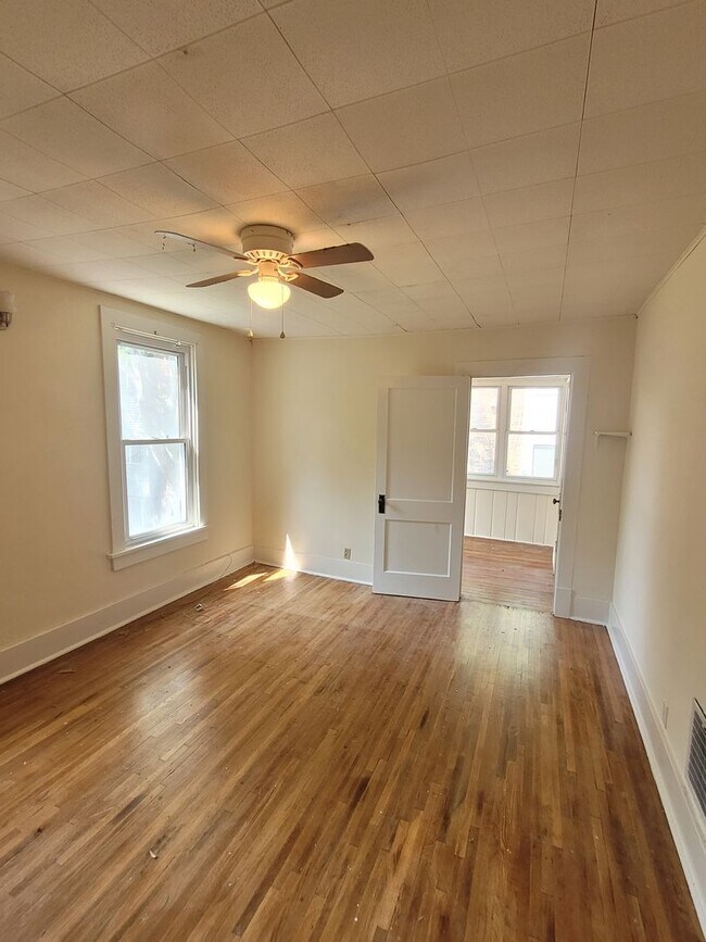 Building Photo - 1404 Bass Ave