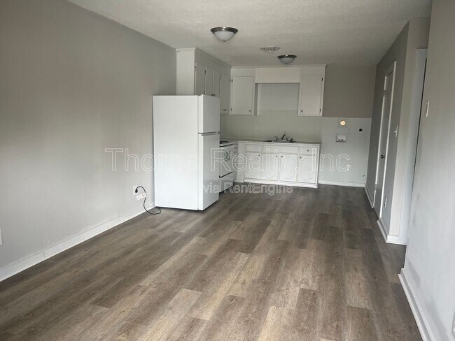 Building Photo - 104 Nandina Ct