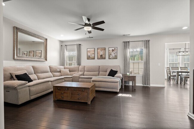 Building Photo - Beautifully Updated 3-Bedroom Home in Fairway Farms with Bonus Room & Fenced Backyard