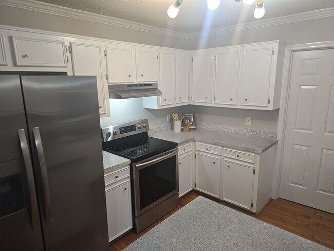 Building Photo - 3 Bed 2.5 bath house Double Branch Creek S...