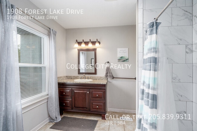 Building Photo - 1908 Forest Lake Dr