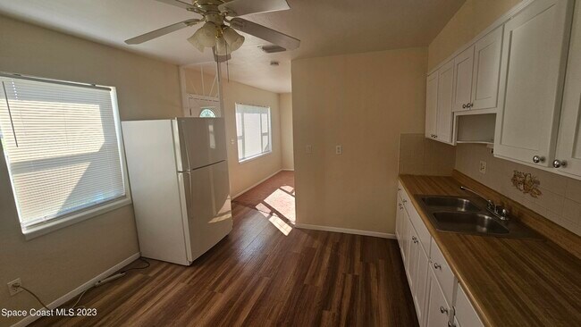 Building Photo - 644 Wisteria Dr
