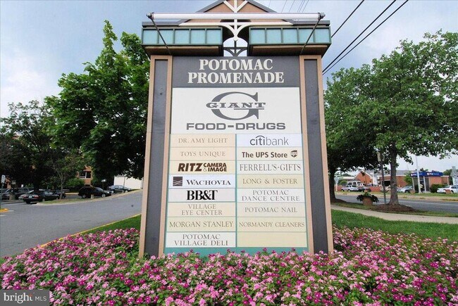 Building Photo - 9917 Kendale Rd