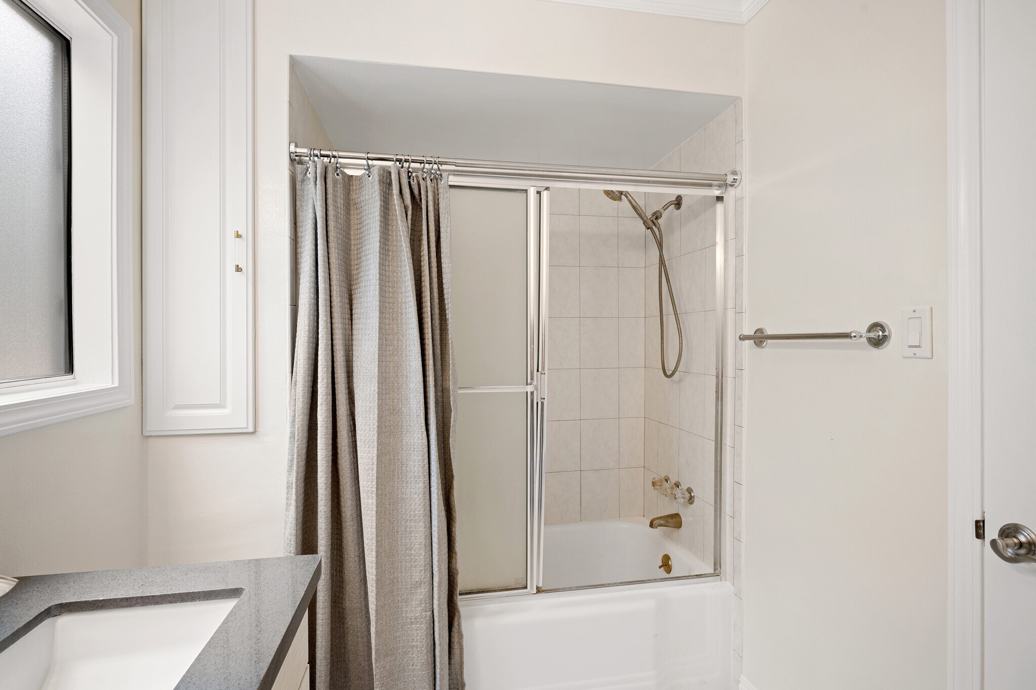 Building Photo - 3805 Los Olivos Ln