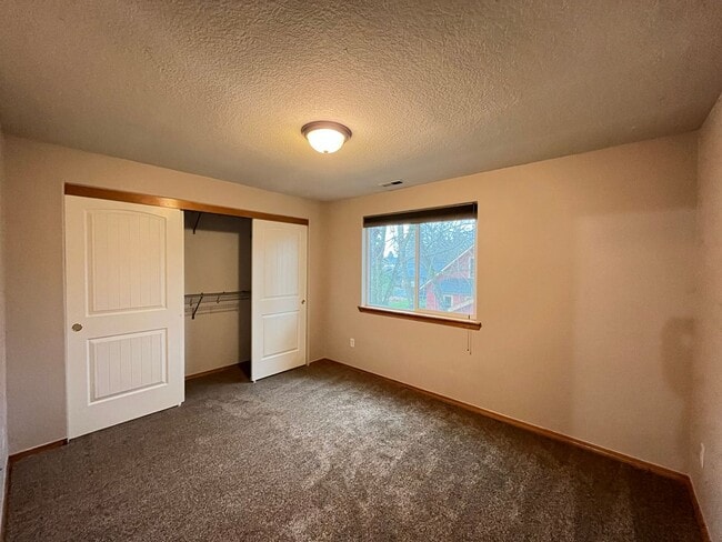 Building Photo - Brentwood Park Home - 3 Bedrooms, 2 baths 1,506 sq. ft.