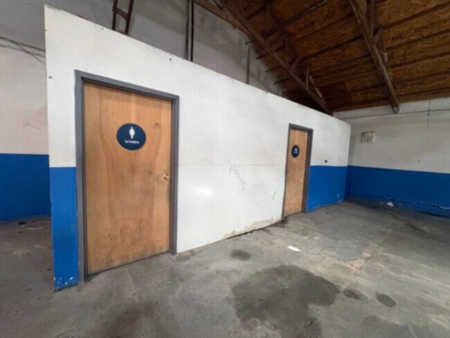 Building Photo - Warehouse