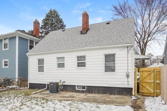 Building Photo - 2231 Dartmouth Ave