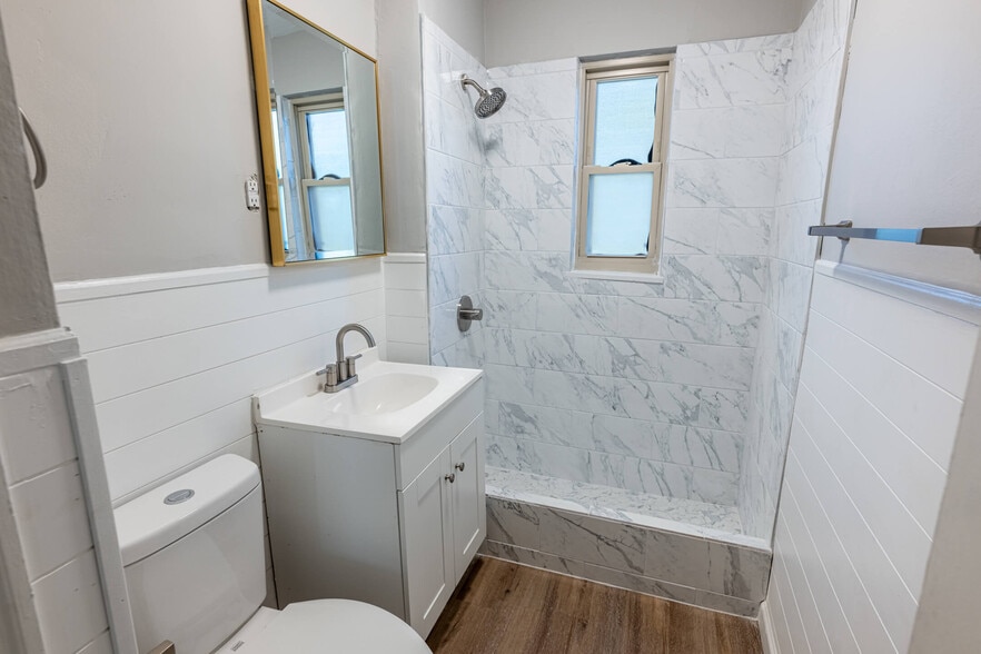 Primary Photo - 219-237 E Xenia Dr