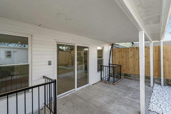 Building Photo - 171 Van Horne St