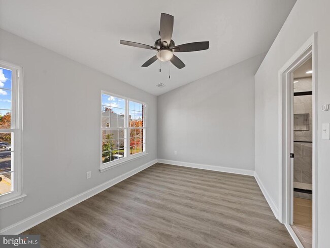 Building Photo - 13133 Park Crescent Cir